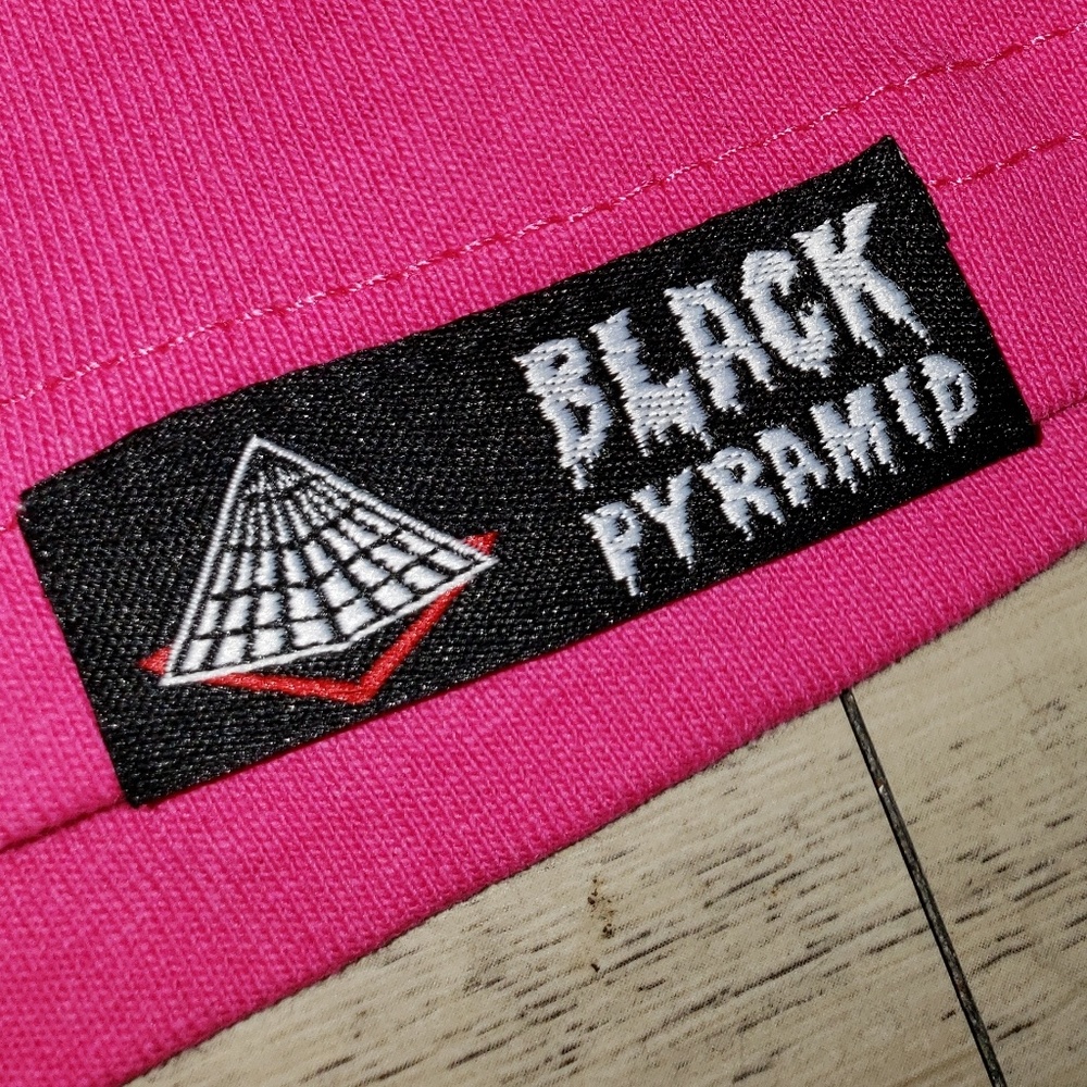 🆕️🚹Black pyramid logo T, Lg, Bright Pink,Thick🔥 - Picture 4 of 6